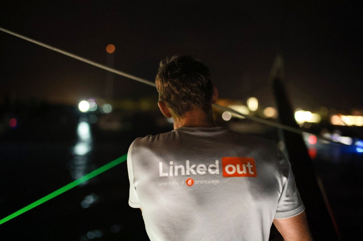 Entourage__pro's tweet photo. VICTOIRE DE THOMAS RUYANT !!! 🏆
Après 11 jours et 17 heures, @ThomasRuyant vient d’arriver en Guadeloupe, en première position ! 🥇
Il établit un nouveau record, à bord de son IMOCA, accéléré par @advens. Une incroyable performance sportive et solidaire ! 👏
@RouteDuRhum https://t.co/EbyZwZdYFs