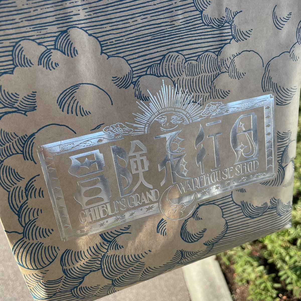 ghibli_28's tweet photo. おみやげ売り場で買える冒険飛行団の紙袋がめちゃめちゃかわいいのでぜひゲットしてみてほしい☁☁ https://t.co/Jw7GFg6K7D