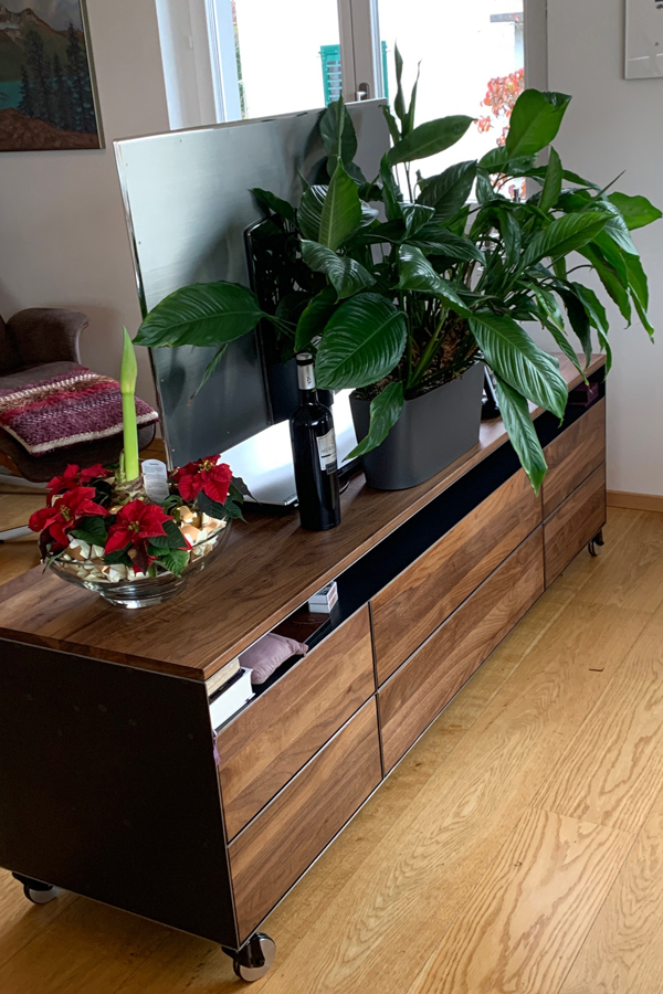 StahlzartDesign's tweet photo. Einzigartige Industrial TV Lowboard in Weiß oder Schwarz aus Massivholz Eiche &amp; Metall von Stahlzart. 

Stahlzart. Timeless Design - Made in Germany. 🦋✨ 

Auch in den Breiten 200cm, 240cm, 180cm, 300cm, 120cm erhältlich.

#stahlzart #lowboard #tv #industrial #raumteiler https://t.co/Wug9YHcg9O