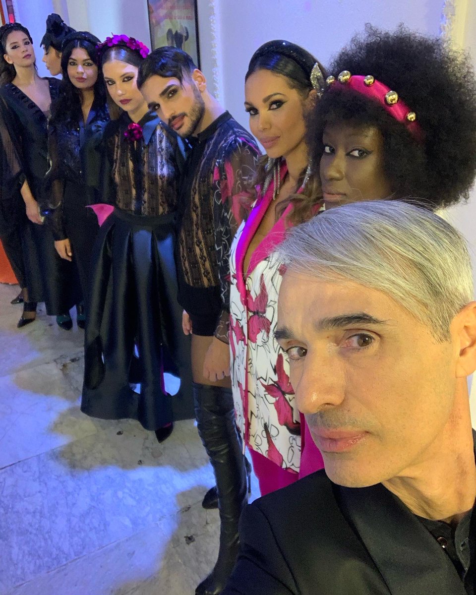 GIANNIMOLARO's tweet photo. Grazie a tutti. Ieri ho presentato le collezioni #sposa e #pretaporter 2023 al salone Margherita di #napoli . Serata fantastica ❤️ https://t.co/YaBwG3tc9Q