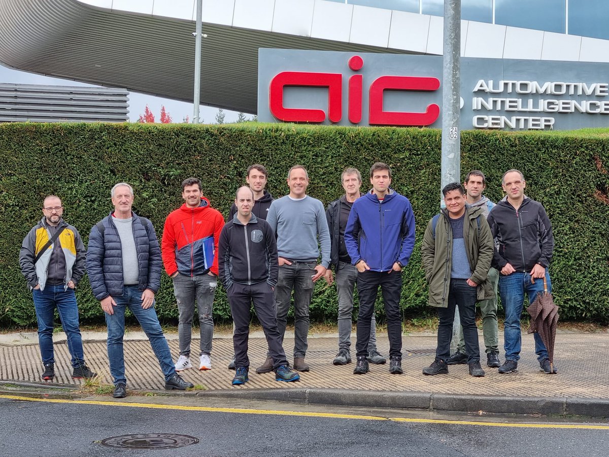 Miguel_Altuna's tweet photo. 💻Fabrikazio Adimentsuko eta 🤖Adimen Artifiziala &amp; Big Data #espezializazio etako ikasleak, #AIC (Automotive Intelligence Center) eta  #InnovaliaMetrology enpresetan + #ACICAE ren talentu ferian izan dira. Eskerrik asko harreragatik!

#berrikuntza #teknologia #LanbideHeziketa https://t.co/ty3DJnOK2w