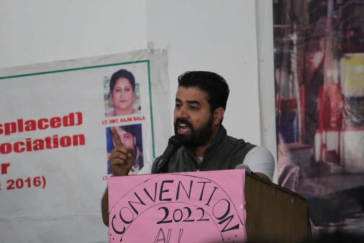 TV9Punjab's tweet image. पीएम पैकेज के कर्मचारियों ने अपनी रुकी हुई सैलरी बहाल करने और कश्मीर घाटी में टारगेट किलिंग बंद होने की मांग की।
#PMPackageEmployees #Jammu