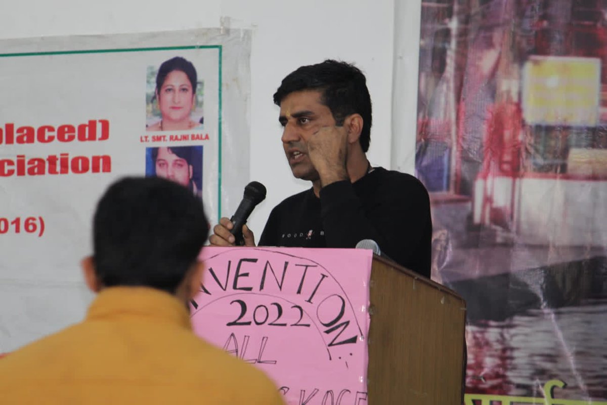 TV9Punjab's tweet image. पीएम पैकेज के कर्मचारियों ने अपनी रुकी हुई सैलरी बहाल करने और कश्मीर घाटी में टारगेट किलिंग बंद होने की मांग की।
#PMPackageEmployees #Jammu