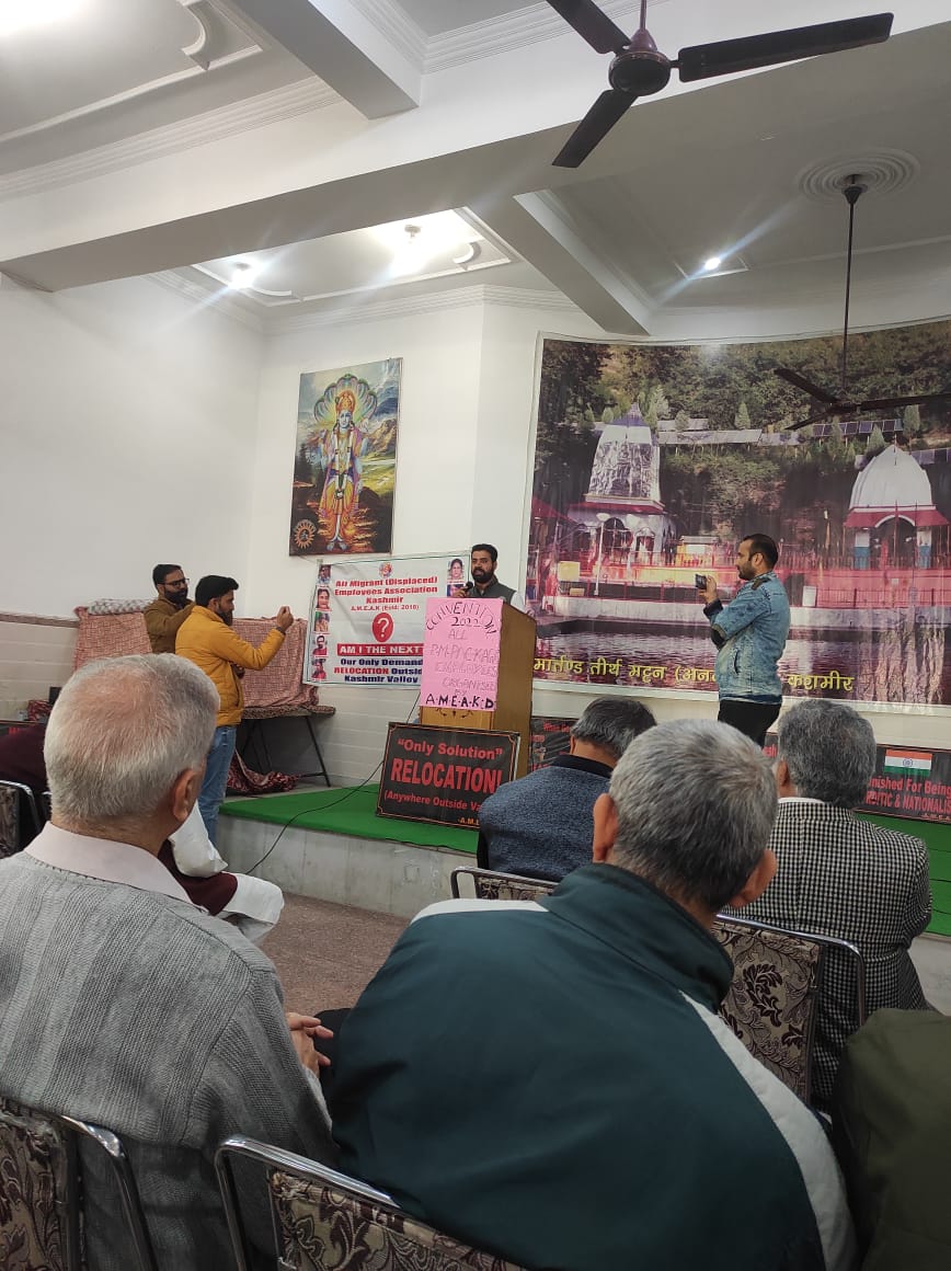 TV9Punjab's tweet image. पीएम पैकेज के कर्मचारियों ने अपनी रुकी हुई सैलरी बहाल करने और कश्मीर घाटी में टारगेट किलिंग बंद होने की मांग की।
#PMPackageEmployees #Jammu