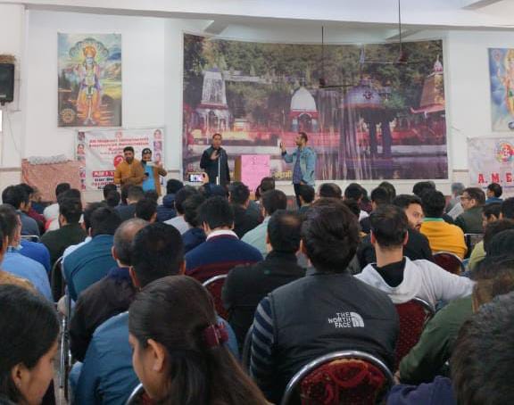 TV9Punjab's tweet image. पीएम पैकेज के कर्मचारियों ने अपनी रुकी हुई सैलरी बहाल करने और कश्मीर घाटी में टारगेट किलिंग बंद होने की मांग की।
#PMPackageEmployees #Jammu