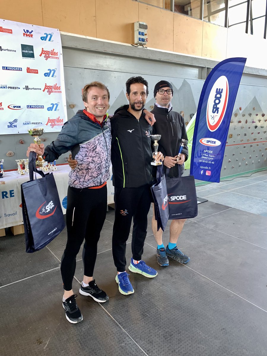 francoisbelay's tweet photo. 40ème Jogg’îles hier matin au Grand Parc de Miribel-Jonage. Un anniversaire sous le soleil et l’occasion pour l’équipe organisatrice d’annoncer sa volonté de transmettre le flambeau après quatre décennies de succès sportif et populaire. https://t.co/WCY6tKTeWp