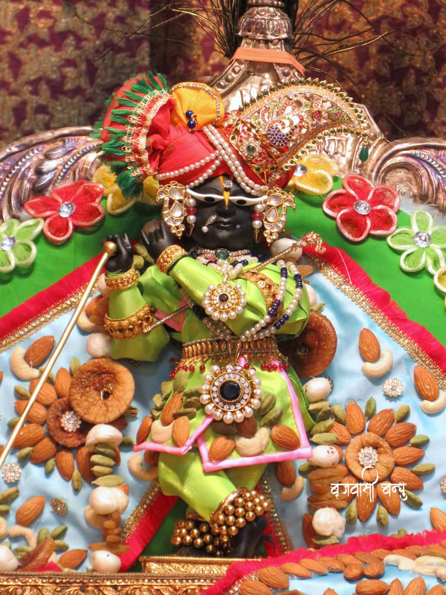 ठाकुर जी के मेवा की पोशाक मे दिव्य दर्शन