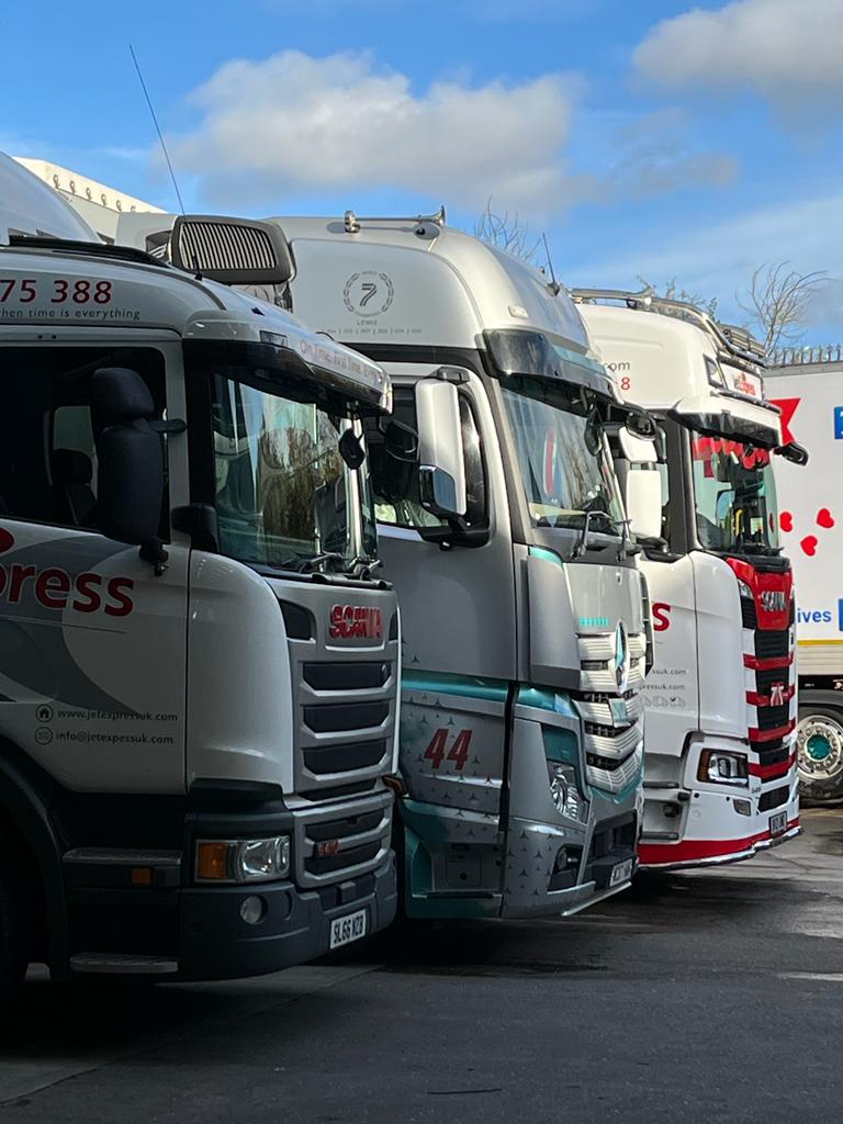Three lions on a shirt, three trucks in the yard… we’ve heard three is a lucky number so we’re keeping our fingers crossed for today and the next few weeks 🤞🏆 Come on, England! ⚽ #WorldCup #LuckyThree #ThreeLionsOnAShirt #WorldCup2022 #ComeOnEngland #FingersCrossed