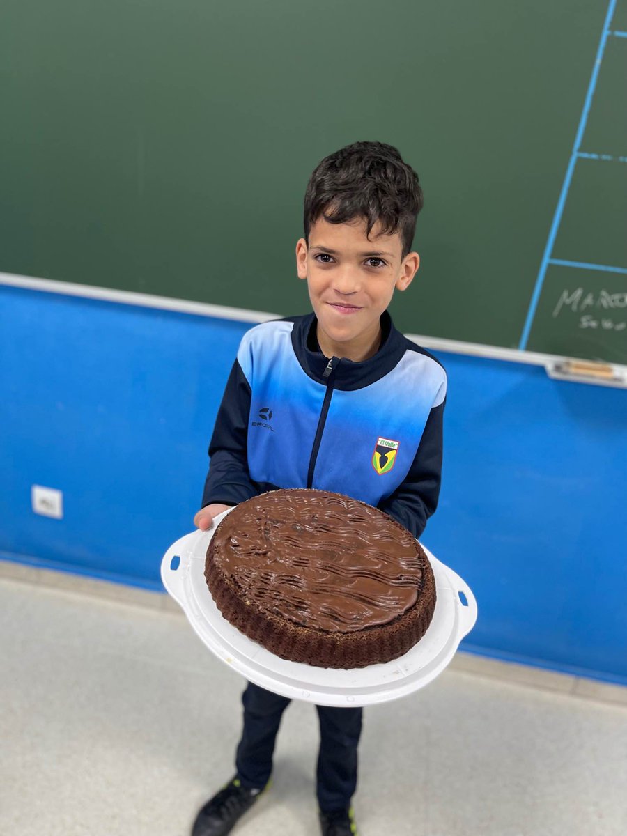 ColegiosElValle's tweet photo. Seguimos con nuestras #presentaciones 🗣️
Nadir nos ha preparado una tarta de chocolate 🍰🍫
#ColegiosElValle #ExpresiónOral #EducaciónPrimaria #6EPD #SCH #EValle https://t.co/qHdESIswE0