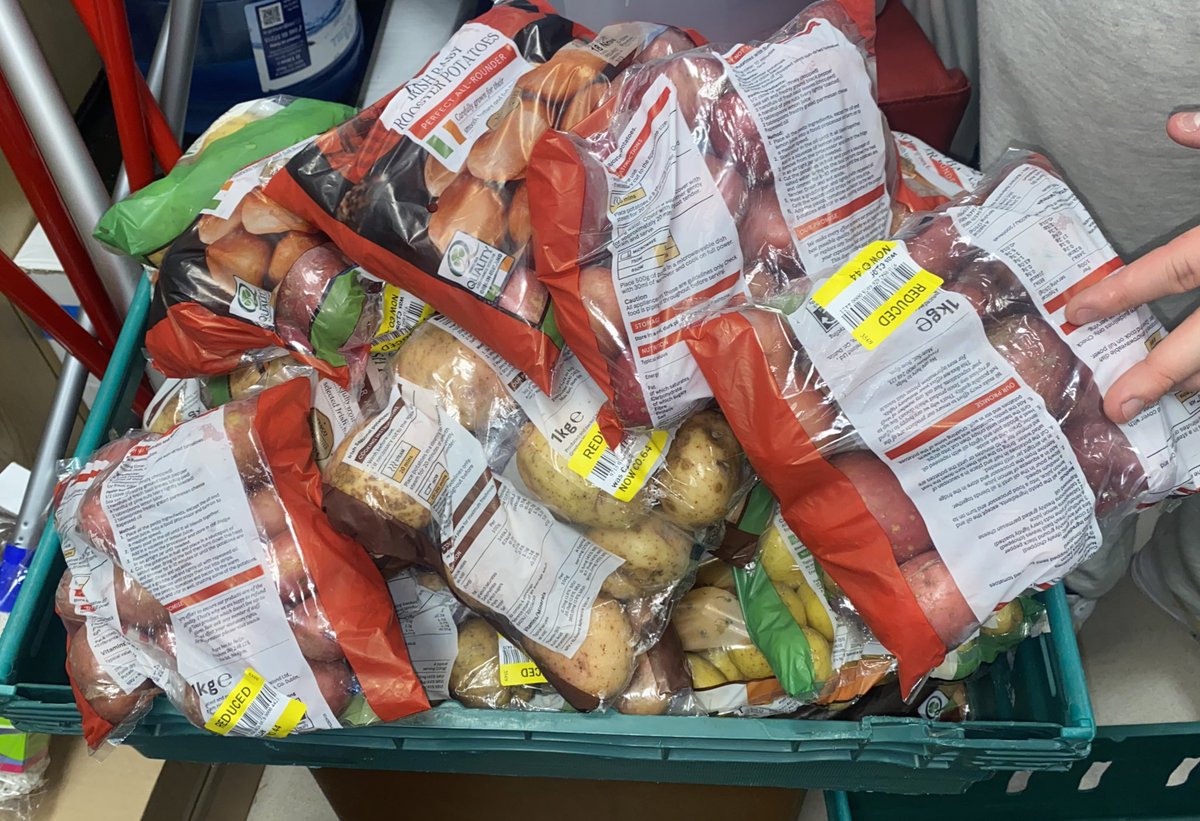StudentPantryUG's tweet image. We will be open today at 4pm in the hub with a fridge full of fruit and vegetables, plenty of spuds and loads of meat 

#zerowaste #Sustainability 

@FoodCloud @adam_mullins9 @uniofgalway @GalwaySocsBox @IFIAD_IRELAND @agriculture_ie @RyanInstitute
