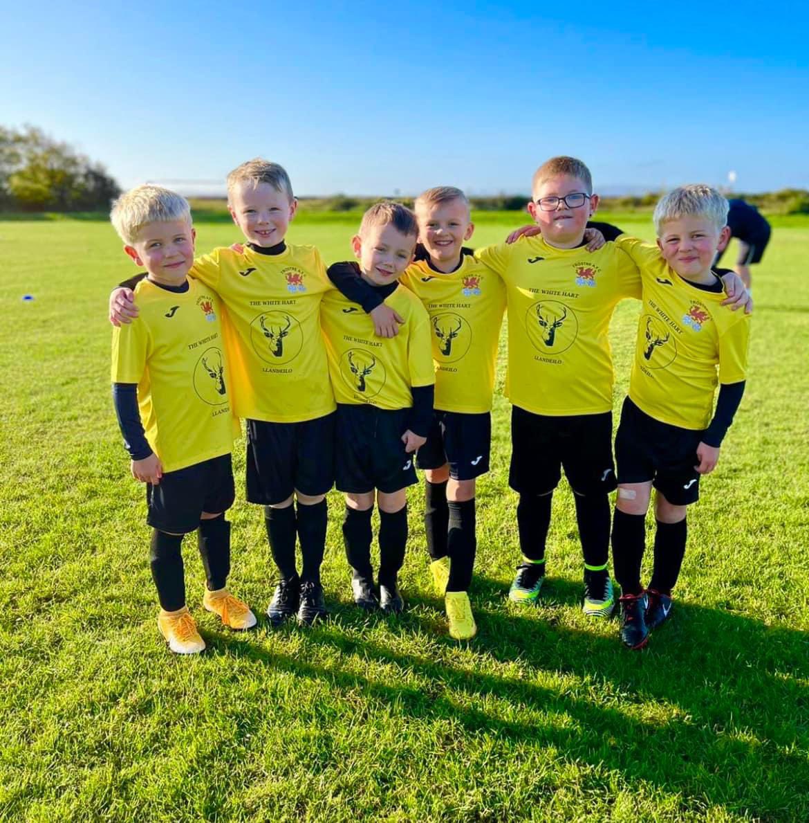 Looking to join club football??

Why not join our club for as little as a £1 a week.

The club are currently recruiting players and coaches for their under 6’s team (year 1)

Drop us a message if interested ⚽️