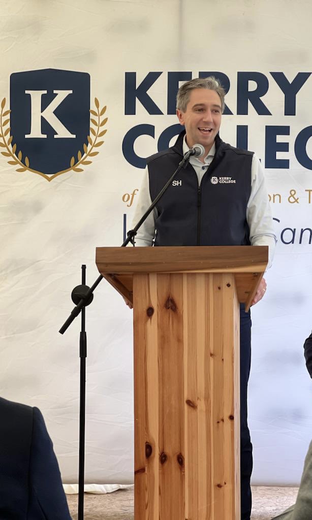 SimonHarrisTD's tweet photo. Enroute back to Kerry this morning for some major announcements in further education in Killarney &amp; some very good news for @MTU_ie Tralee campus.

See you shortly @KerryETB https://t.co/vA7s88LWBq