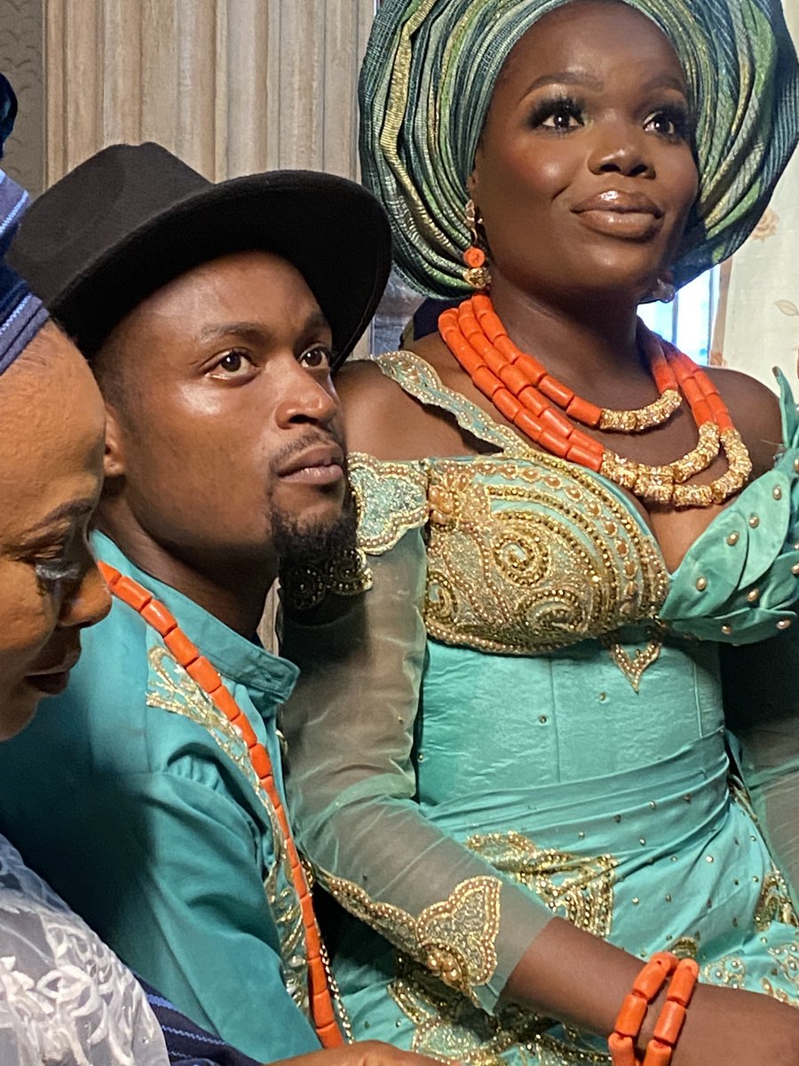 nomziiee's tweet photo. Not me effortlessly looking like a doll at my traditional marriage.

What a lucky man! https://t.co/DbvzKVnmjo