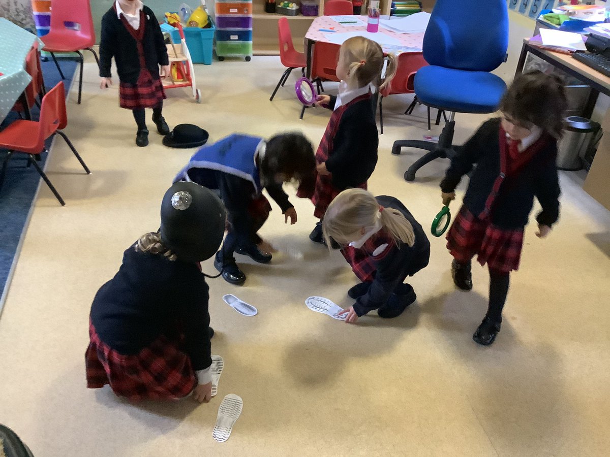 Today the girls had to be detectives and work out whose wellies had wondered into our classroom and left muddy footprints 👣 👮 🕵️‍♀️ great problem solving girls to work out the culprits, we have told the wellies off and reminded them we only wear them outside 👍