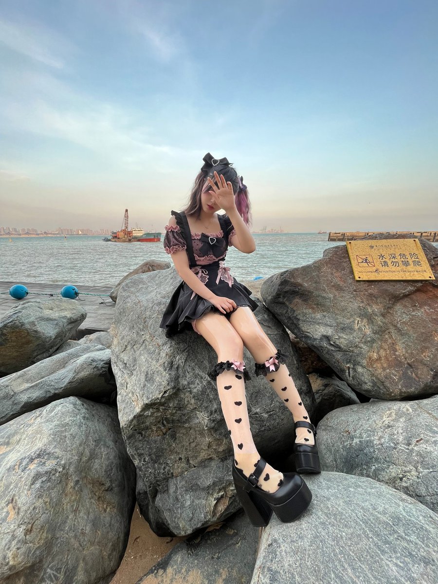 nikkorfun's tweet photo. #本体大猜想 #latex
厦门的海真好看呀~
新裙子和透明胶袜也很好看! https://t.co/9Zq0Q0XrlV