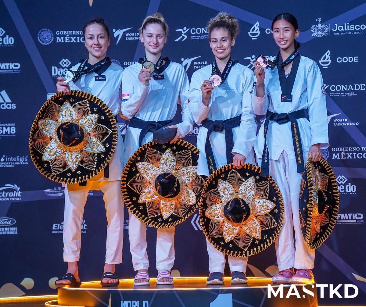 CarlosAmayaR's tweet photo. ¡Hay un Mundial en el que sí participa Colombia! ¡Y por todo lo alto! 💪🏽💪🏽💪🏽

La boyacense @AndramirezTKD, bronce en el Mundial de Taekwondo, en México.

Felicitaciones, querida Andrea. Eres inspiración, alegría y ejemplo para nuestro país. https://t.co/FUVSispwLy