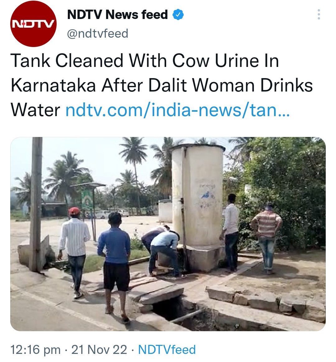 Profdilipmandal's tweet photo. ये गाय का मूत पी लेंगे। इंसान का छुआ हुआ इनके लिए अपवित्र है। फिर शिकायत ये कि हिंदू कम क्यों हो रहे हैं!! वे एहसान कर रहे हैं तुम पर कि तुम्हें अल्पसंख्यक होने से बचाए हुए हैं। पैर छूकर माफ़ी माँगो उनसे। https://t.co/9BhBosyHL9