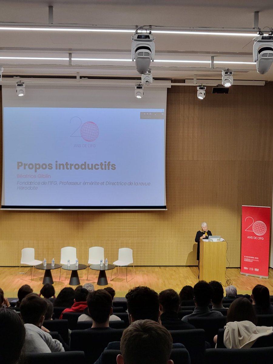 ilscialom's tweet photo. Béatrice Giblin , professeur emerite et directrice de la @RevueHerodote introduit le colloque des 20 ans de @IFGeopolitique à @CampusCondorcet @geode_science https://t.co/YYgWbLteAY