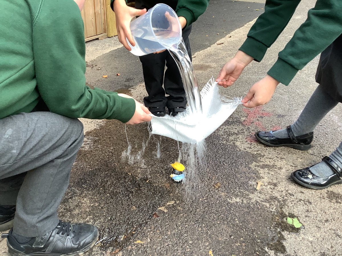 ashclasshh's tweet photo. In science last week, we investigated which material would make the best umbrella for Little Red when he goes to Grandma’s house! We found that the most waterproof material was the plastic bag! #HighHamScience https://t.co/FPzh6w3wCu