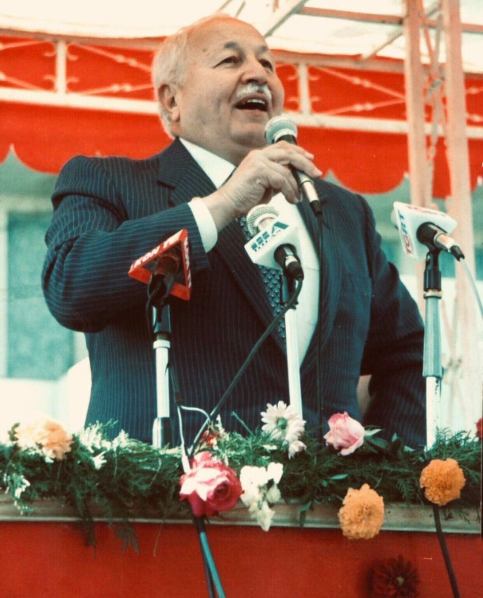 istemihan_ak's tweet photo. O uyardı, siz güldünüz!
Irak işgal edilecek dedi; oldu.
Mısır işgal edilecek dedi; oldu.
Suriye işgal edilecek dedi; oldu.

Sırada İran ve Türkiye var.
Asıl hedef; Türkiye'yi ateş çemberine alarak büyük İsrail devletinin kurulması. Tekrar geç kalmadan oyunun farkına varın artık! https://t.co/MRVcdqINo4