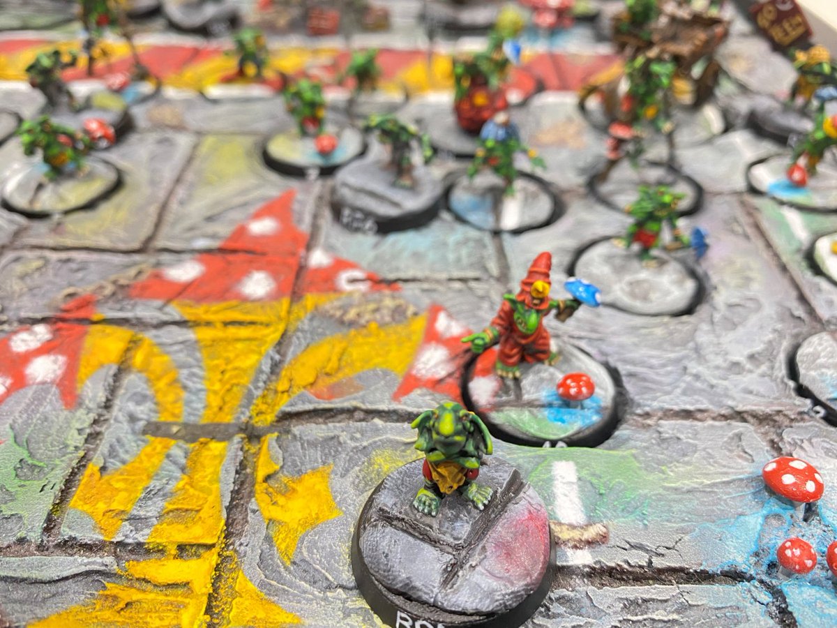 CreationsRm86's tweet photo. Winner of the Torneo de los Muertos 2022 painting competition - as voted by the the other participents

My Sneekee Snigrin Kanigits :)

Was a great day - some great blocking - some great people

@GlasshammerUK #TorneodelosMuertos
#bloodbowl #paintingminiatures #paintingcommission https://t.co/6WdYnFJYSE