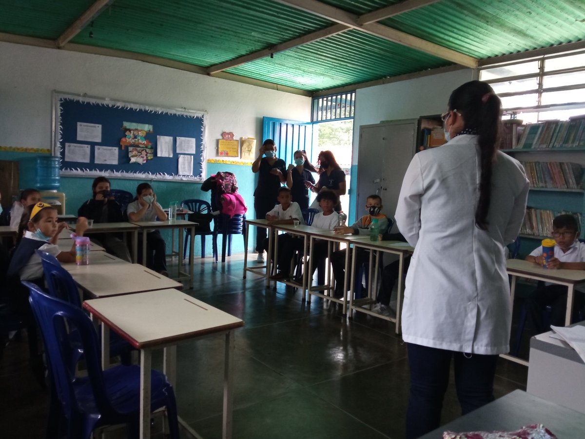 EB_SIMONBOLIVAR's tweet photo. Charla de higiene bucal a cargo del personal de Centro Asistencial del Antituberculoso a estudiantes de diferentes grados. @MPPEDUCACION @_LaAvanzadora @ZonaEducTachira @Berzabethg1 @MinSaludVE https://t.co/AvPjJlQOGL