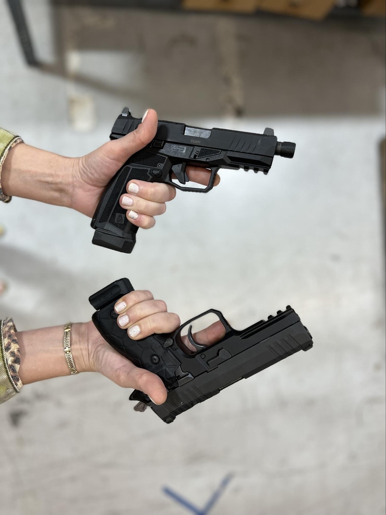 AREXUSA1's tweet photo. Which one are you rocking, left or right?
#ArexUSA #9mm #PewPewLife #GunsDaily #WeaponsOfInstagram https://t.co/8jomKDciW1