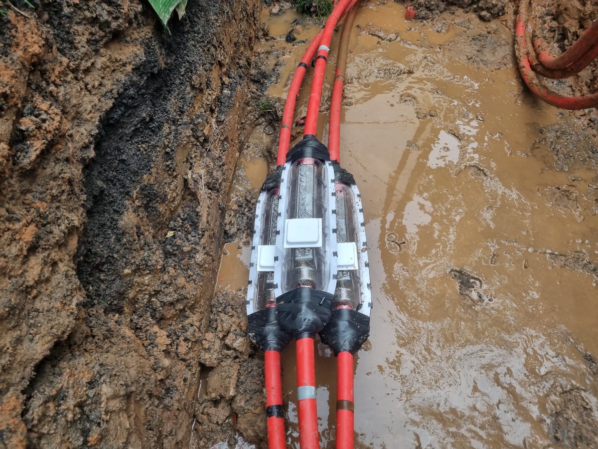 DewhurstUtility's tweet photo. 800kVA Package Sub-station installed and HV Straight Joints undertaken by DUSL as part of a 650m off-site HV Install for our clients 140no. Plot Development.

E: admin@dewhurstusl.com
T: 01772 761777 https://t.co/fuvvke89Un