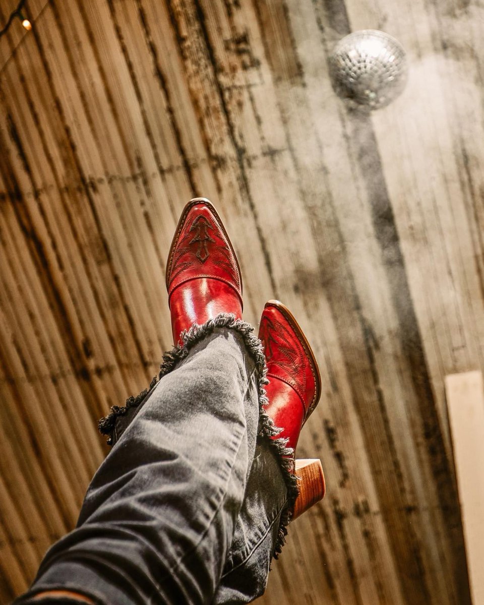 We heard the color for this year's NFR is red... Good thing we've got you covered!😉

Shop this style with Wild West today 👉 bit.ly/MickiRedWildWe…