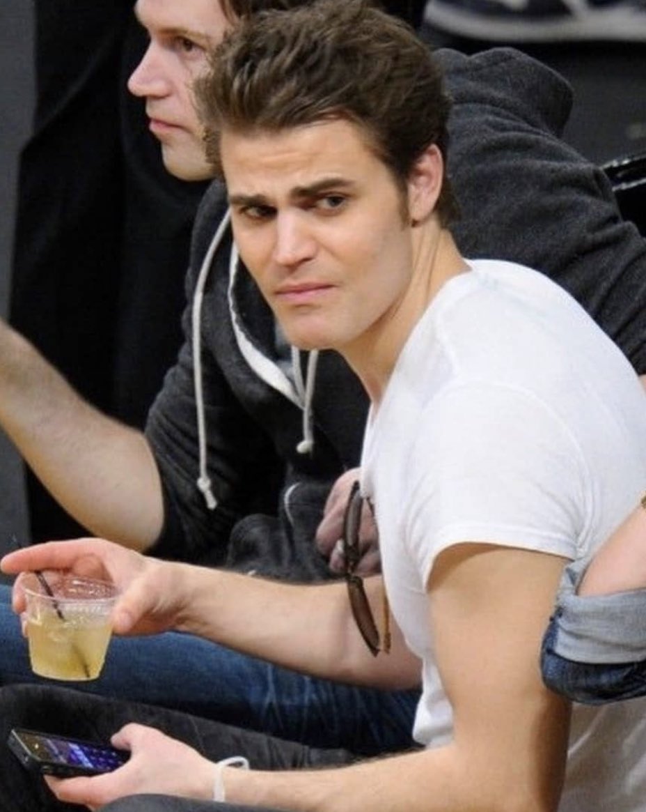 Do yall also get that feeling where u feel antisocial af and u just wanna be in ur room 24/7 and do nothing? like not even text back to people like just be by yourself and your thoughts? bc that was the reason i wasn’t active this whole time🤠🤠