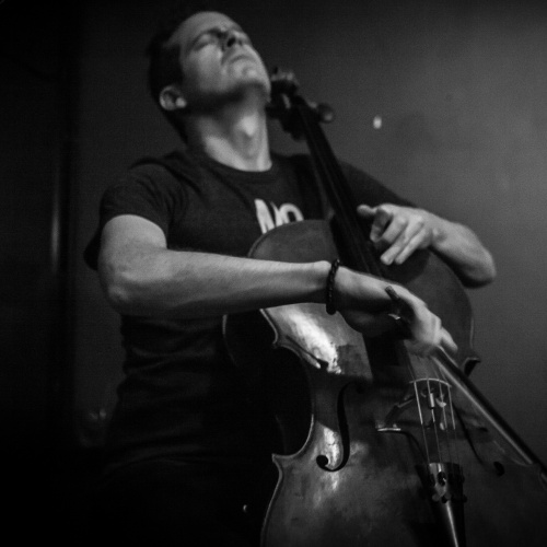 MusicNewsWeb's tweet photo. https://t.co/cGbkkwoEyS Noah Hoffeld 'Born For America' video premiere - #NoahHoffeld https://t.co/ubAskXlNtV https://t.co/TjasDP8VwI