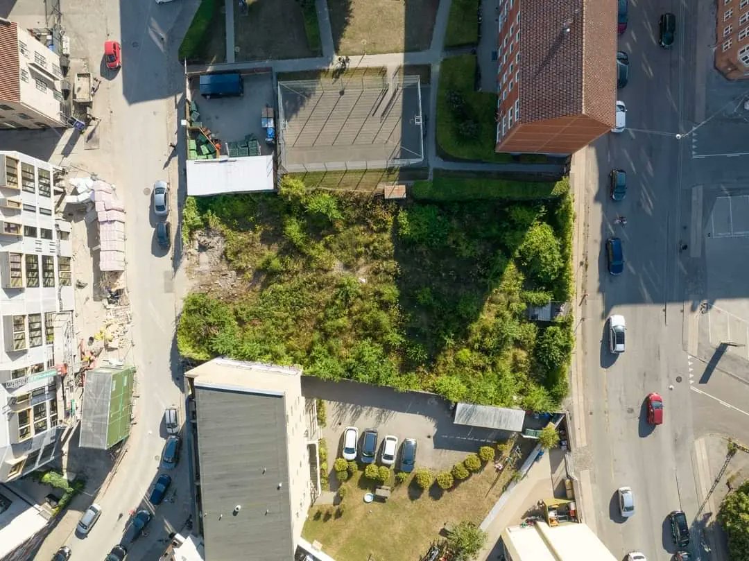 I have purchased this 1100 m2 building plot in Copenhagen. 
The hope is to build some fifty 1-2 room student/youth apartments, which are both in good quality &amp; location - but also affordable.

#RealEstate #copenhagen #kjølbrokollegiet