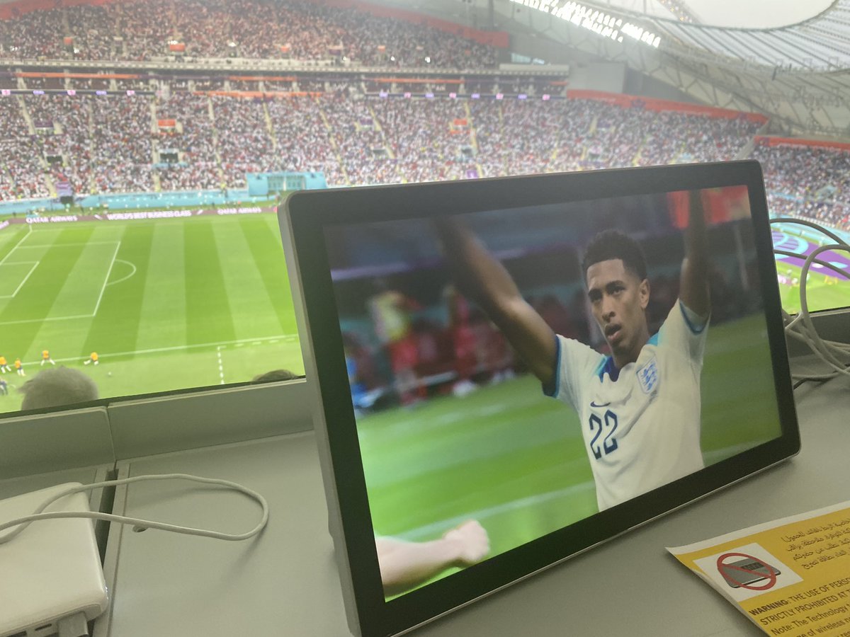 CharlieCamp6ell's tweet photo. Jude Bellingham scores a header for #england to crush #Iranian hopes in the 35th minute of their #FIFAWorldCup #Qatar2022 match. https://t.co/ixUGq4umYo