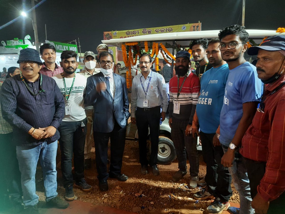 ସାତ୍ତ୍ୱିକ୍ ସୋଲ୍ ସଙ୍ଗଠନ ଐତିହାସିକ ବାଲିଯାତ୍ରା, କଟକ ଠାରେ କଟକ ଜିଲାପ୍ଲାଳଙ୍କ କର କମଳରୁ ପ୍ରଶଂସା ପତ୍ର ଗ୍ରହଣ କରିଛି। ପ୍ଲାଷ୍ଟିକମୁକ୍ତ ସହର, ଇ - ରିକ୍ସା ବ୍ୟବହାର ଓ ସଡ଼କ ସୁରକ୍ଷା ଅଭିଯାନ ବିଷୟରେ  ଲୋକଙ୍କୁ ସଚେତନତା କରିବା ପାଇଁ ଏକ ସଡ଼କ ସୁରକ୍ଷା କାର୍ଯ୍ୟକ୍ରମ ମଧ୍ୟ କରାଯାଇଥିଲା।

@mrbarik101 <a href="/Smahiam/">Sibáshis(Sibs)</a> <a href="/CMO_Odisha/">CMO Odisha</a>