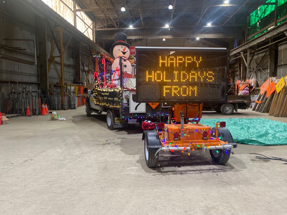 stinsontraffic's tweet image. We're happy to have participated in this past weekend's
#HamiltonSantaClausParade. A huge thank you to all who came out &amp;amp; made this day possible, memorable &amp;amp; fun!

#Ramudden #DirectTraffic #DynamicTrafficControl #Stinson #StinsonITS #WZSG #TeamworkMakesTheDreamWork #HappyHolidays