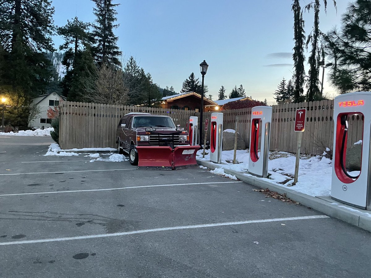 BTWheezy's tweet photo. @Leavenworthgov - this is the @Tesla Supercharger station by McDonalds, with a truck blocking 3 charging spots. These are our gas stations. Plenty of other parking spots this person could have chosen. I can’t believe @bavariantown would be anti-Tesla. Are you? https://t.co/6WVW1yaYcc