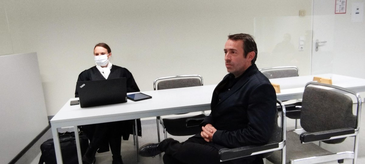 Eil: Neonazi Sven Liebich ist soeben in #Berlin wegen des Tragens eines Pullovers am Holocaustmahnmal im April 2021, auf dem ein sog. NS-"Judensterns" mit der Aufschrift "Ungeimpfte sind hier unerwünscht" abgebildet war, im Anklagepunkt Volksverhetzung freigesprochen worden. 
🧵