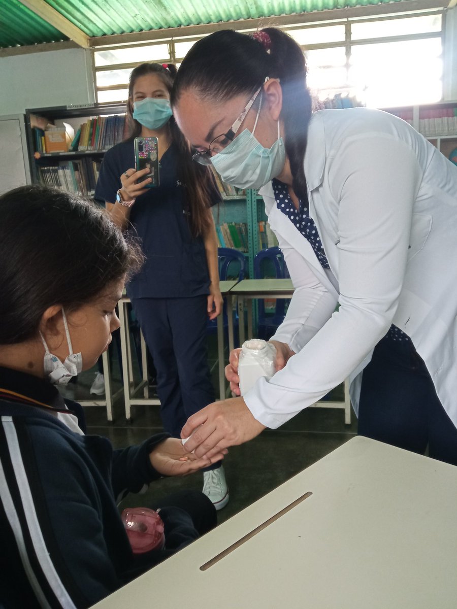 EB_SIMONBOLIVAR's tweet photo. Jornada de desparasitación con la presencia de la Dra. Mónica Hernández  y el personal del Centro Asistencial Antituberculoso. @MPPEDUCACION @_LaAvanzadora @ZonaEducTachira @Berzabethg1 @MinSaludVE https://t.co/Cjmwa3P3OF