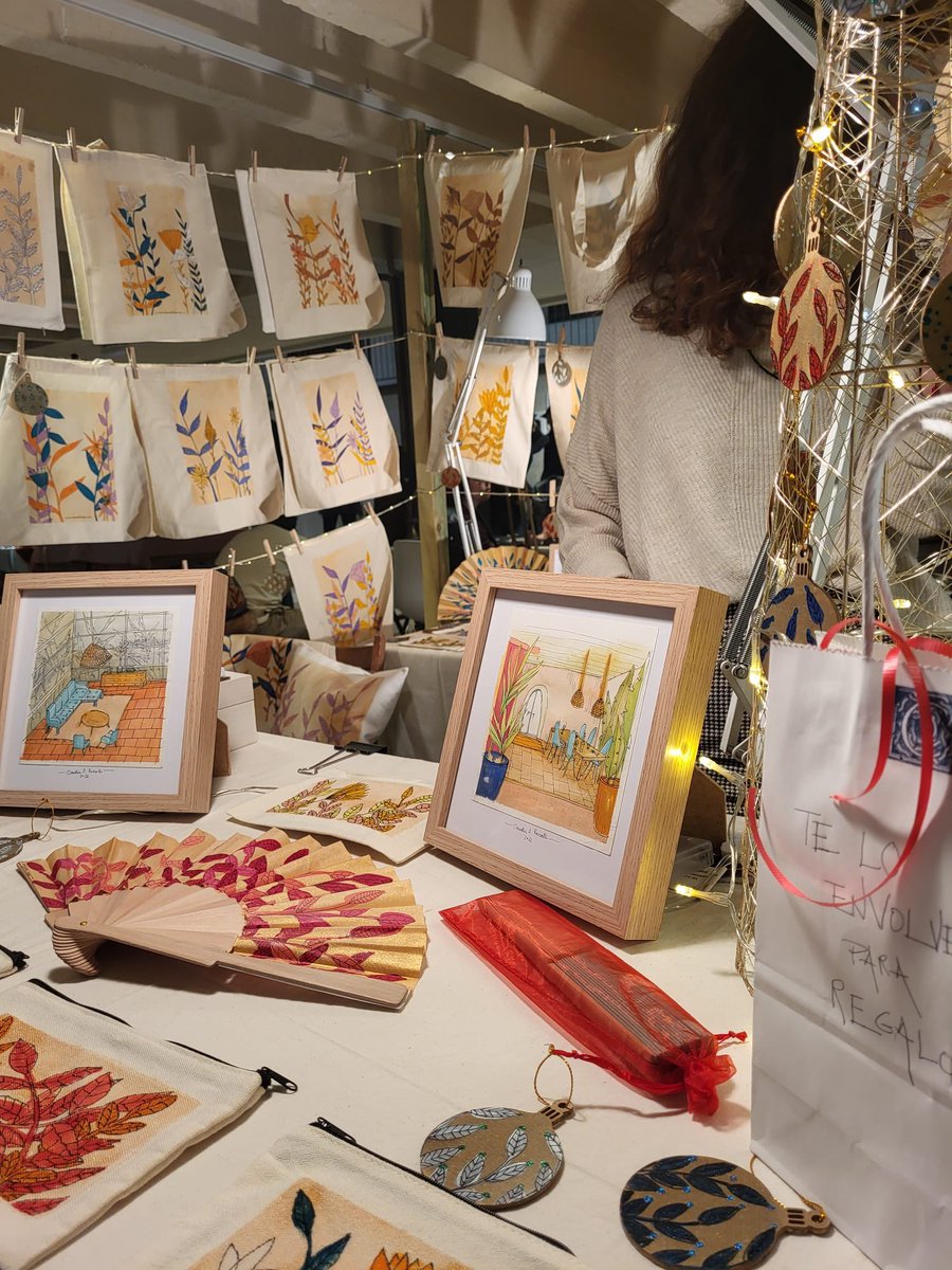droscelliart's tweet photo. Muy agradecida✨a todxs lxs q habéis sacado un momento para pasaros por el #EspacioCraft de la @madridcraftweek graciaaas❤️
Ahora toca subir todas las piezas a la web q pronto estarán disponibles para q podáis hacer #regalos especiales #handpainted #droscellishop https://t.co/6rc1v5JnJR