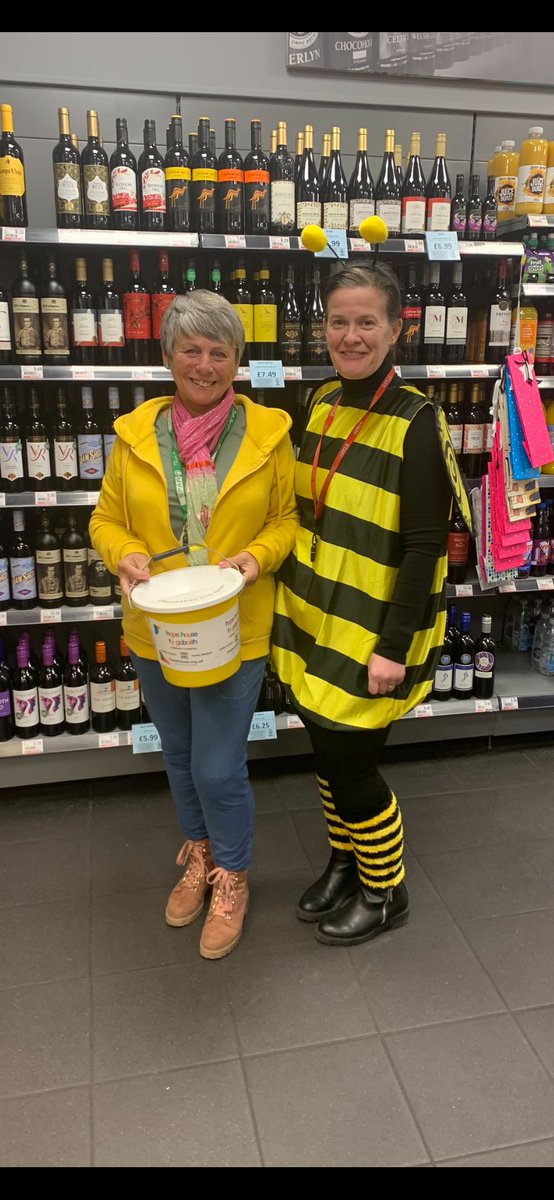 SparLlanrwst's tweet photo. Please donate in-store or on-line https://t.co/0YSWP76F8H @HHTGhospices #FinalMomentsMatter campaign.
Whether it's 50p or Β£5.00 π
We, Sara & Justin Mcilveen, #McSpar are donating Β£20.00 for every member of our fantastic team that wears bright colours for their shift today π https://t.co/t7KyvXKXaw