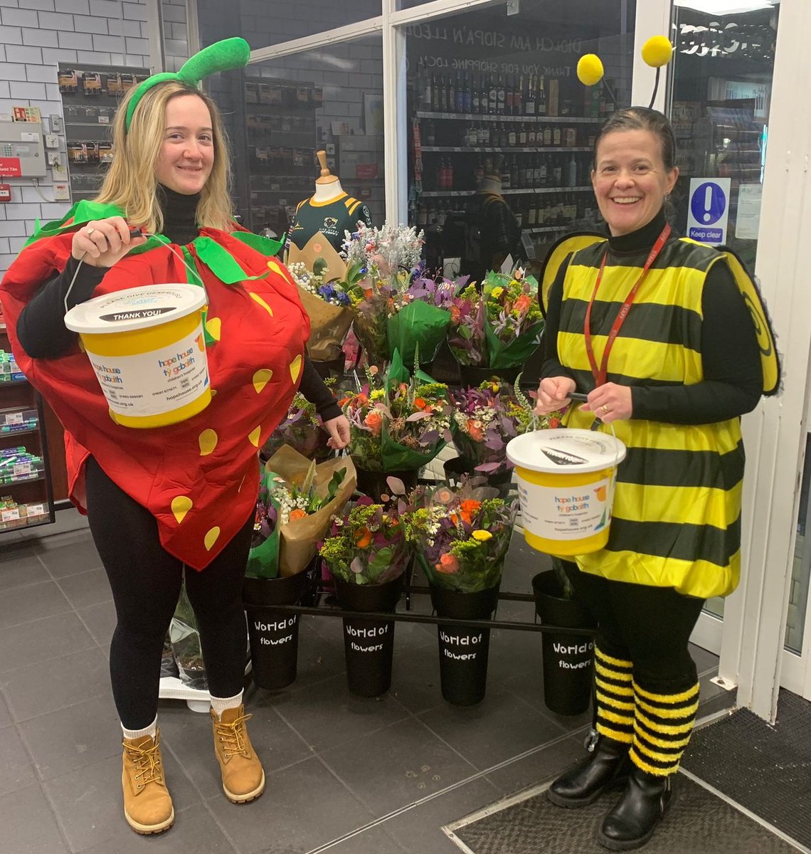 SparLlanrwst's tweet photo. Please donate in-store or on-line https://t.co/0YSWP76F8H @HHTGhospices #FinalMomentsMatter campaign.
Whether it's 50p or Β£5.00 π
We, Sara & Justin Mcilveen, #McSpar are donating Β£20.00 for every member of our fantastic team that wears bright colours for their shift today π https://t.co/t7KyvXKXaw