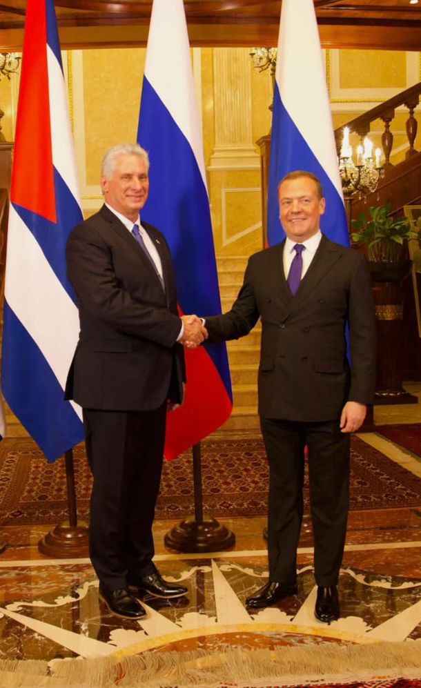 IvisDra's tweet photo. #CubaNoEstaSola 
#CiegodeAvila 
Recibe el vicepresidente del Consejo de Seguridad de la Federación de #Rusia Dimitri Medvédev al presidente de la República de #Cuba @DiazCanelB.@PresidenciaCuba ,@MINSAPCuba ,@japortalmiranda ,@cubacooperaven,@IzquierdoAlons1 ,@dpsCiego https://t.co/SS8XGSEv5B