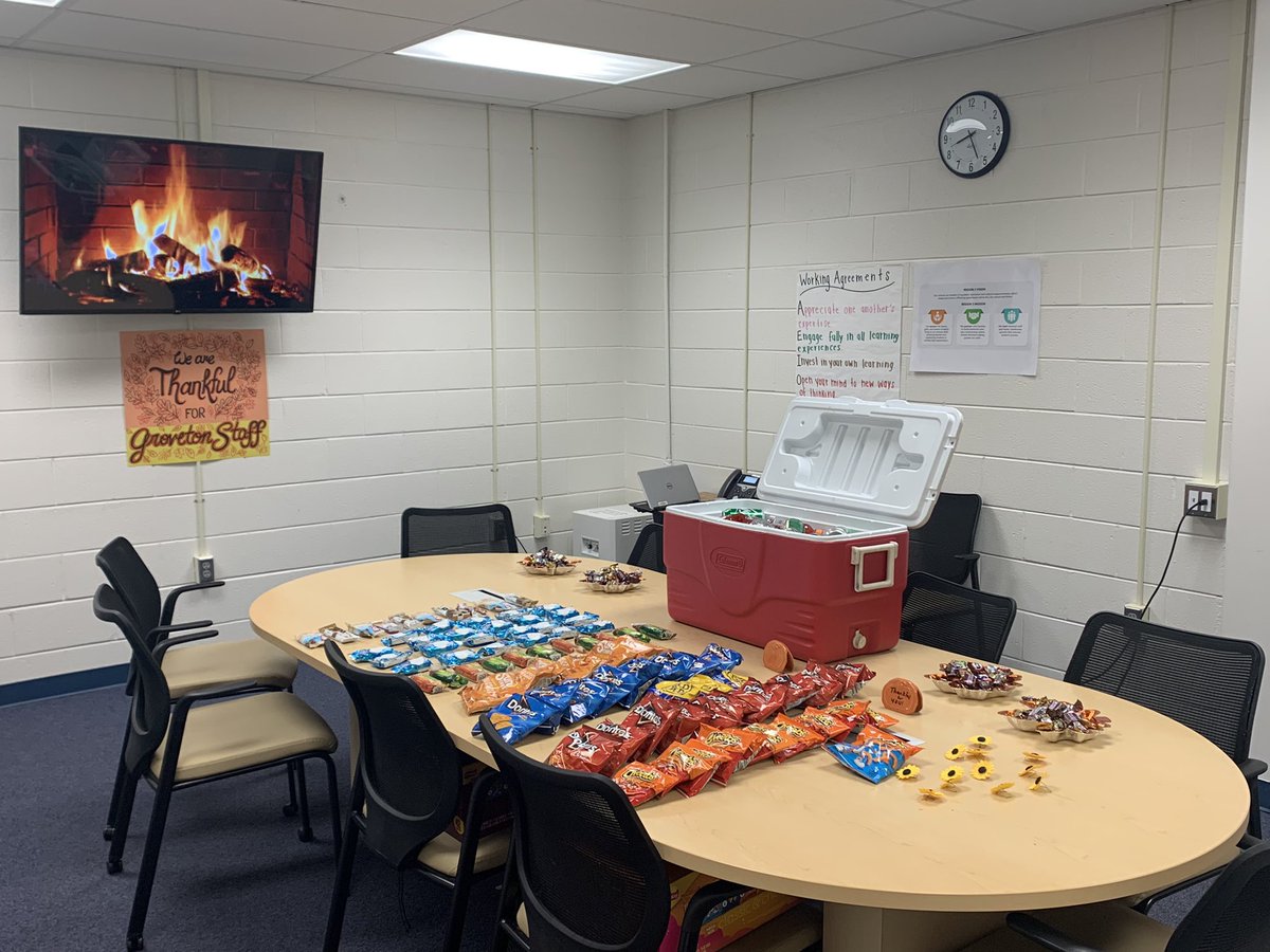 We’re VERY thankful for our <a href="/GrovetonES/">Groveton ES</a> staff! Come out and enjoy a little treat! @FLCasablancaAP @cwlatham <a href="/FCPSR3/">FCPS Region 3</a> <a href="/graceetayloredd/">Grace E. Taylor, Ed.D.</a>