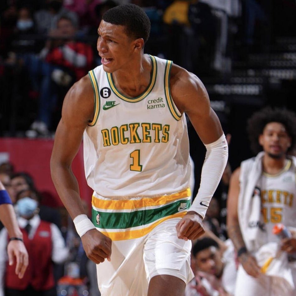 BradeauxNBA's tweet photo. Every bucket from Jabari Smith Jr.’s career high against the Warriors:

22 PTS | 5-5 2FG | 3 3PM | 69.8 TS%

This was the first time Jabari Smith Jr. shot 100% from inside the arc in his career 🎯 https://t.co/zfrs2637WM