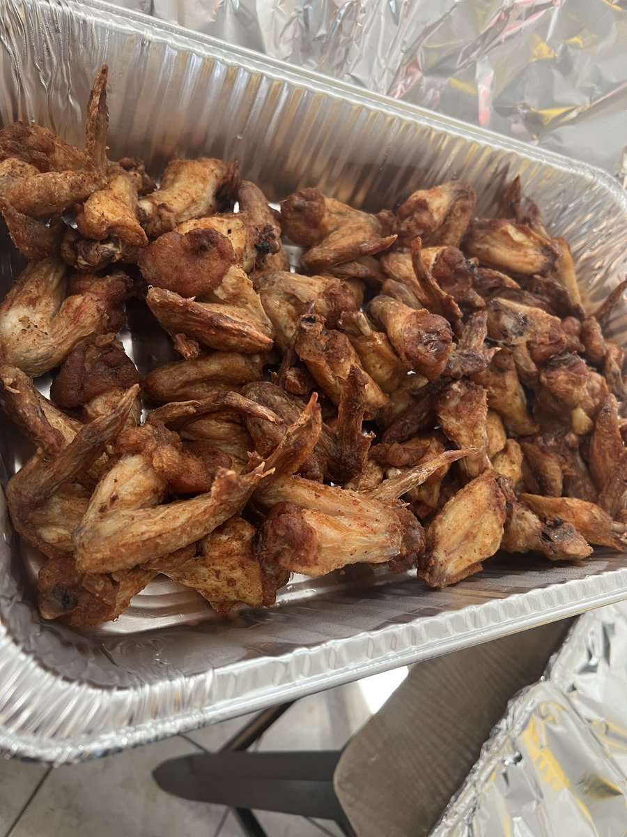 JustMyron's tweet photo. #ChefPapi got busy for Friendsgiving https://t.co/ACIEzqRrax