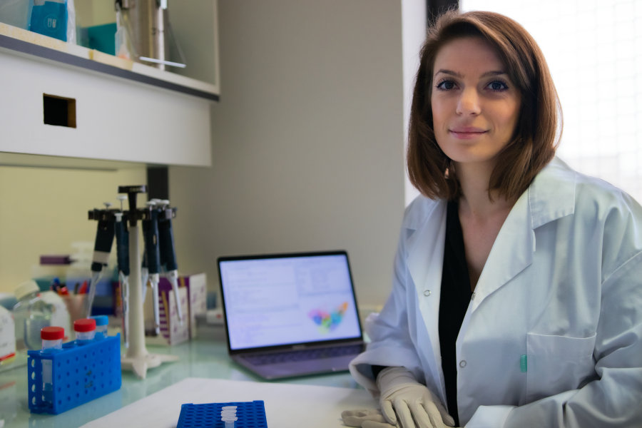 💻🧫 La bio-informatique se définit comme une science se situant au carrefour de l’#informatique, des #mathématiques et de la #biologie. Partez à la découverte de cette compétence avec Margaux Prieux, en thèse au <a href="/CIRI_Lyon/">CIRI Lyon</a> ➡️ bit.ly/3Gz81rK