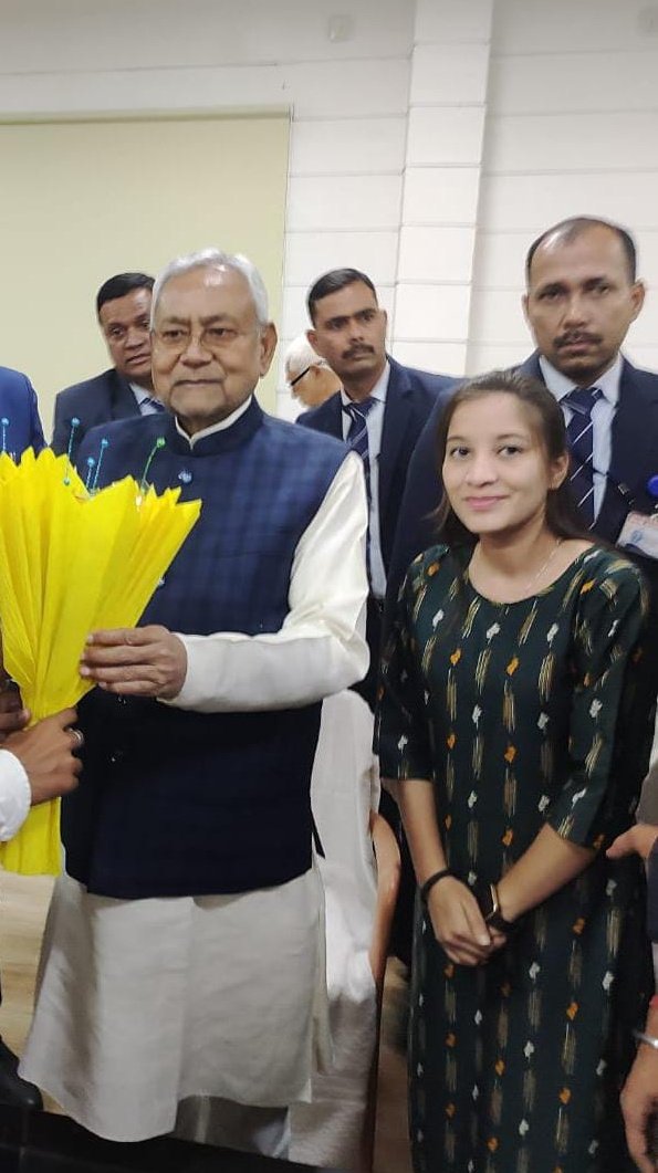 hansikadayal's tweet photo. आज बिहार के माननीय मुख्यमंत्री श्री नीतीश कुमार जी से उनके आवास पर मुलाकात कर आशीर्वाद ली।❤️ https://t.co/260TwhTYh3