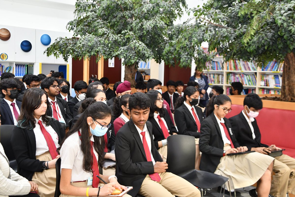 What a beautiful way to start Sangachaddwam World Cultures Week 2022 in full effect appreciating different cultures through poetry, and who better could start off than Danabelle Guiterrez. Year 11i and Grade 11 experienced a truly breathtaking showcase of the passion for poetry.