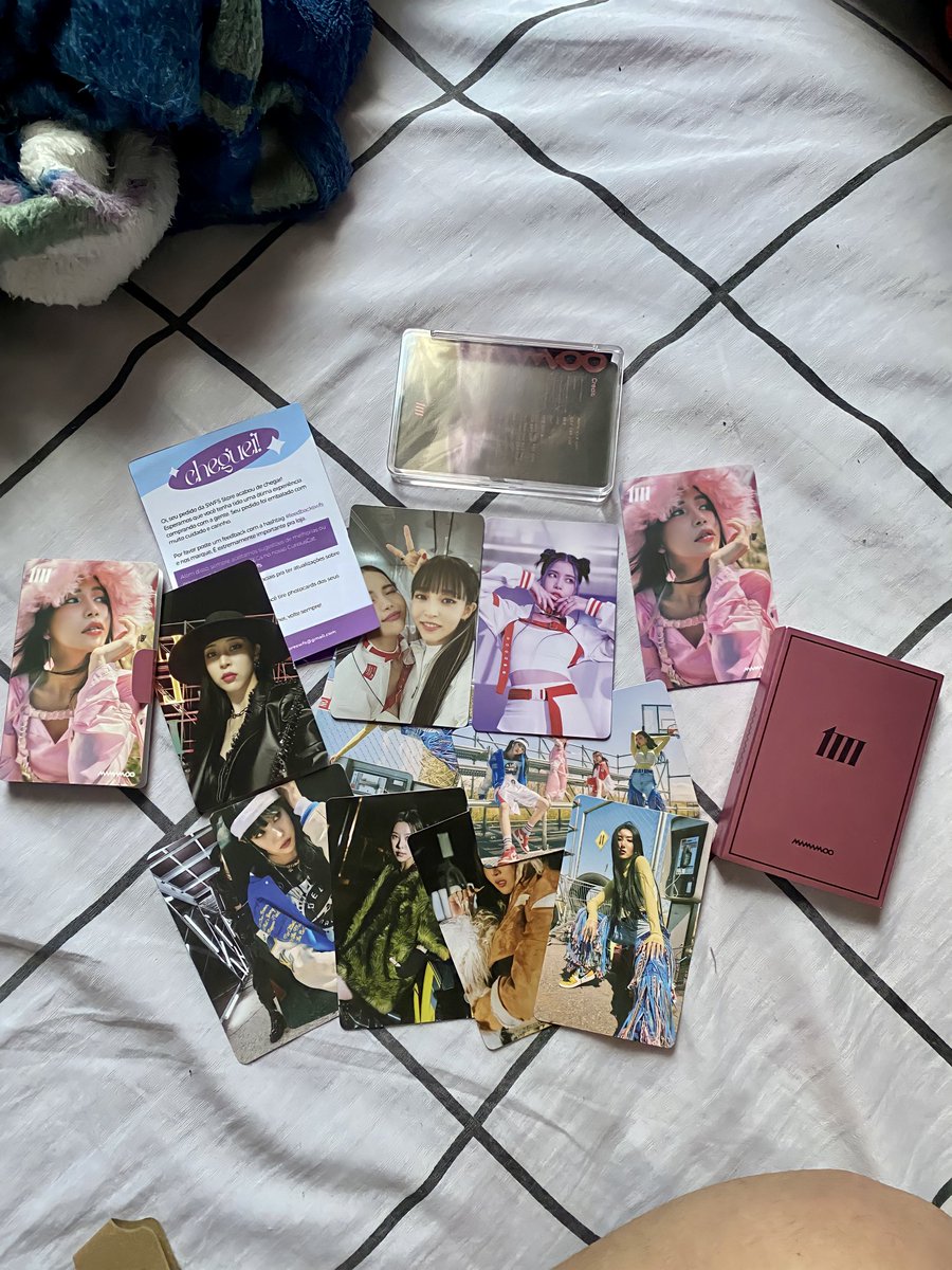 Mandyoffx's tweet photo. Já foram fazer a pessoa que você gosta Feliz? Graças a @storeswfs eu fiz!! Queria agradecer o atendimento incrível e o carinho e cuidado com o álbum, recomendo e vou comprar mais kkkk 
#feedbackswfs https://t.co/QKIUrXM7KU