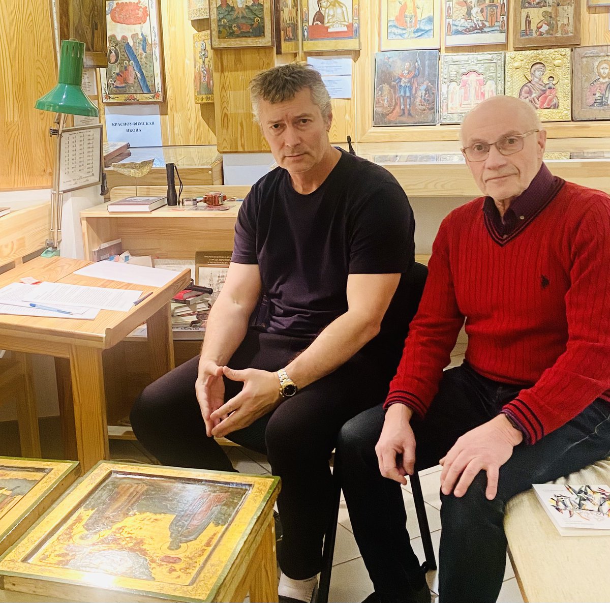 – А как там Ройзман? – беспокоится народ.

И понятно, почему беспокоится.

Докладываю: жив, здоров.
Работает в своём уникальном музее Невьянской иконы.
Готовит выставку.

Настроен оптимистично.

– Передай: всё будет хорошо! – попросил Евгений Вадимович.

Вот – держите, передаю.